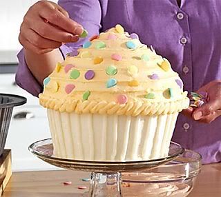 GIANT CUPCAKE BIRTHDAY CAKE!